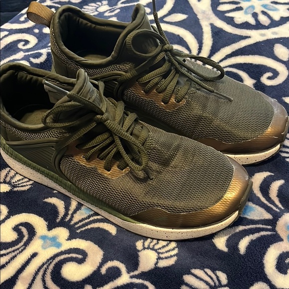 Puma Women’s Green Athletic Shoes - Picture 3 of 3